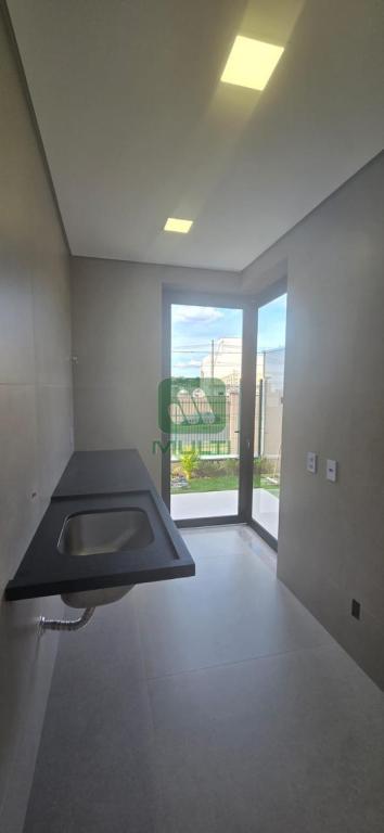 Casa de Condomínio à venda com 3 quartos, 277m² - Foto 4