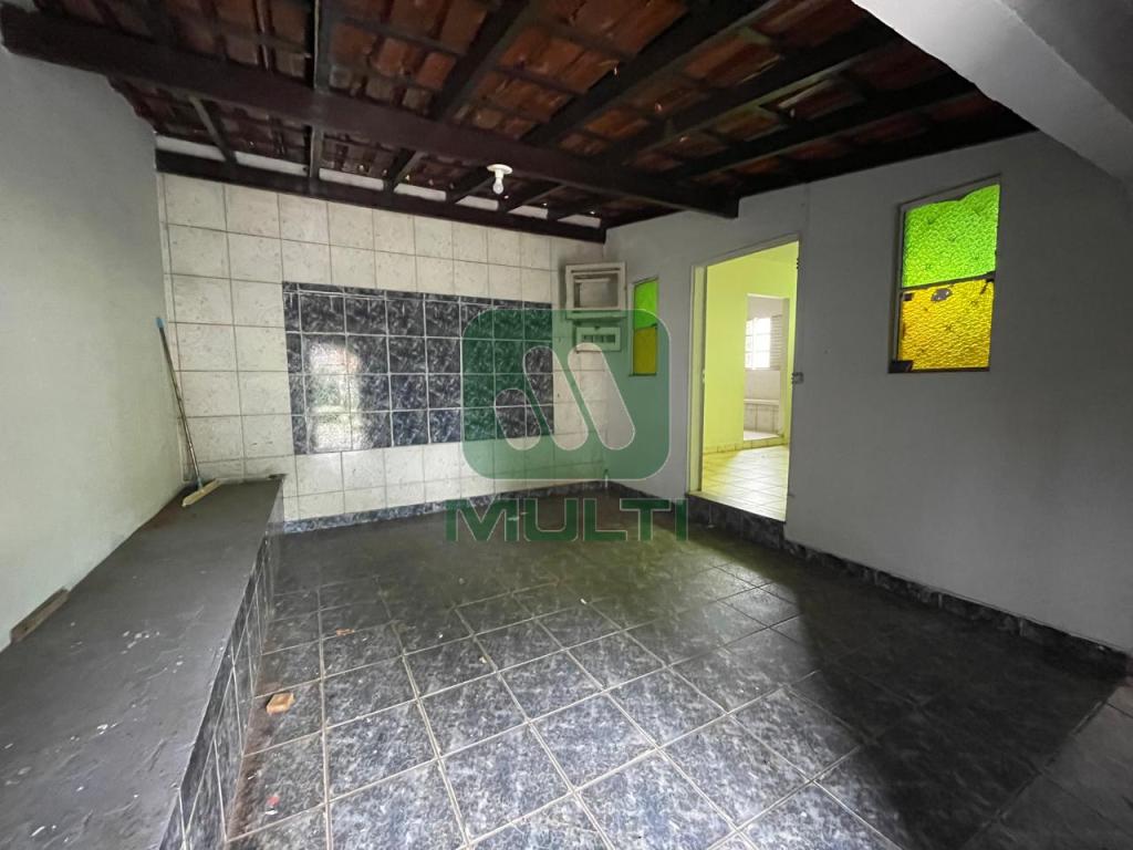 Casa à venda com 3 quartos, 125m² - Foto 1