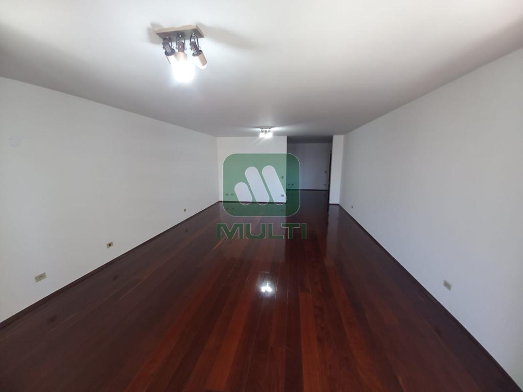 Apartamento à venda com 3 quartos, 227m² - Foto 1