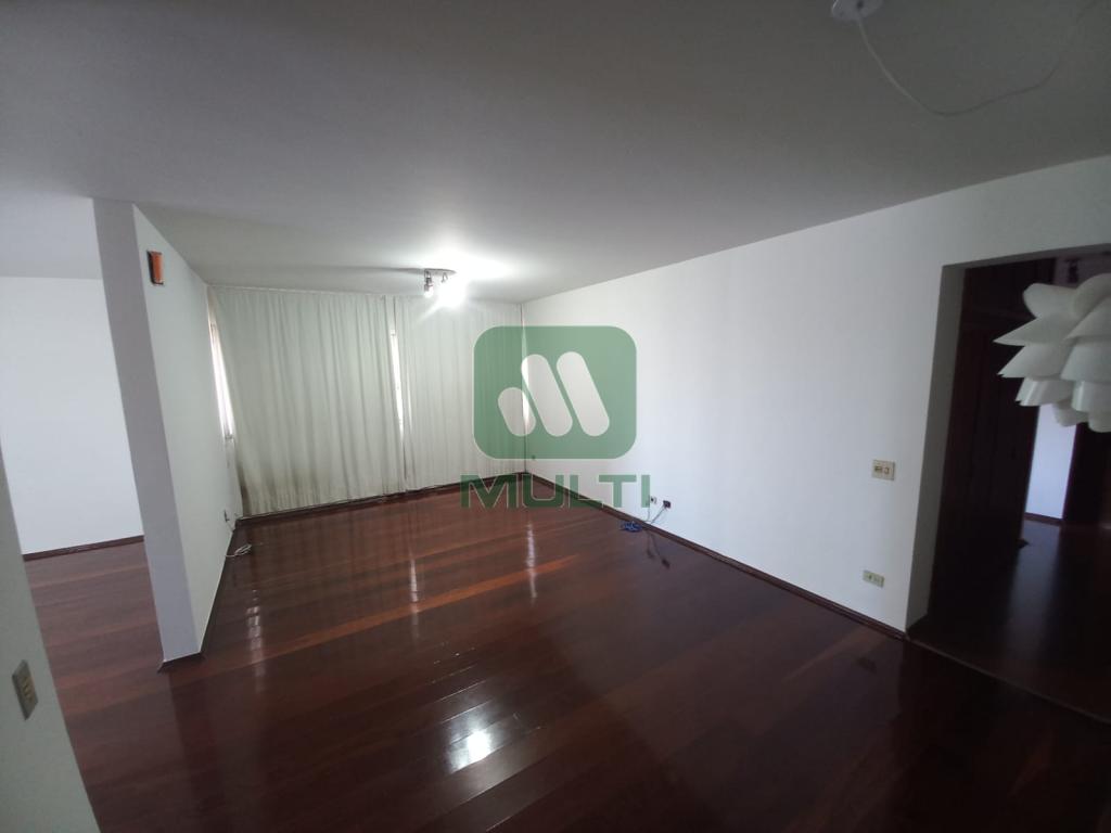 Apartamento à venda com 3 quartos, 227m² - Foto 3