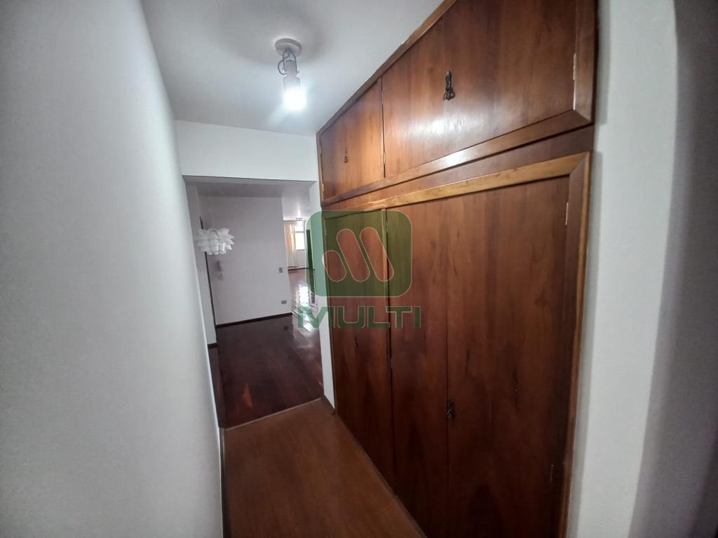 Apartamento à venda com 3 quartos, 227m² - Foto 8