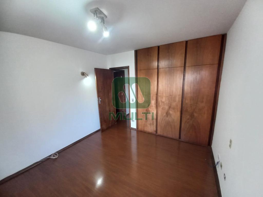 Apartamento à venda com 3 quartos, 227m² - Foto 9