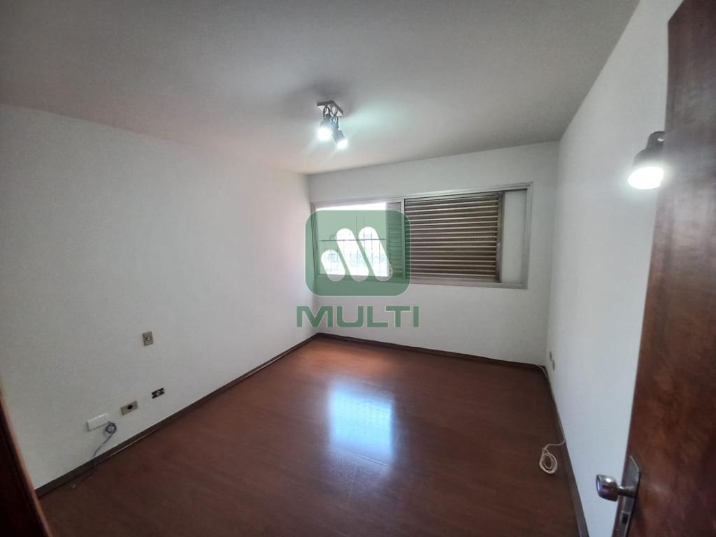 Apartamento à venda com 3 quartos, 227m² - Foto 10