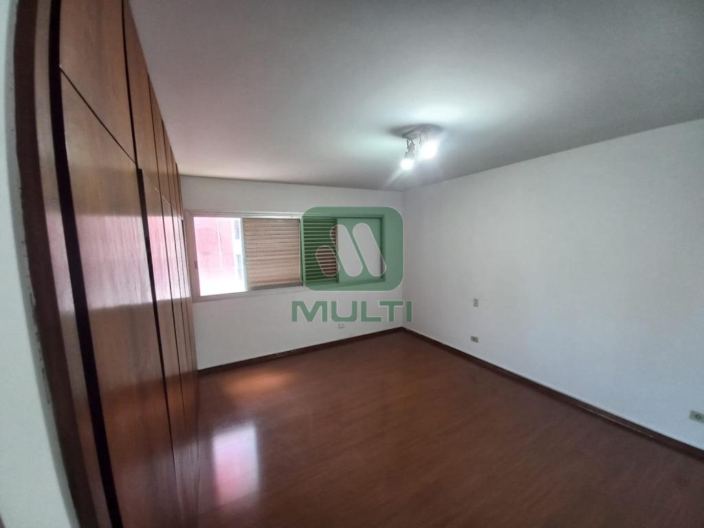 Apartamento à venda com 3 quartos, 227m² - Foto 13