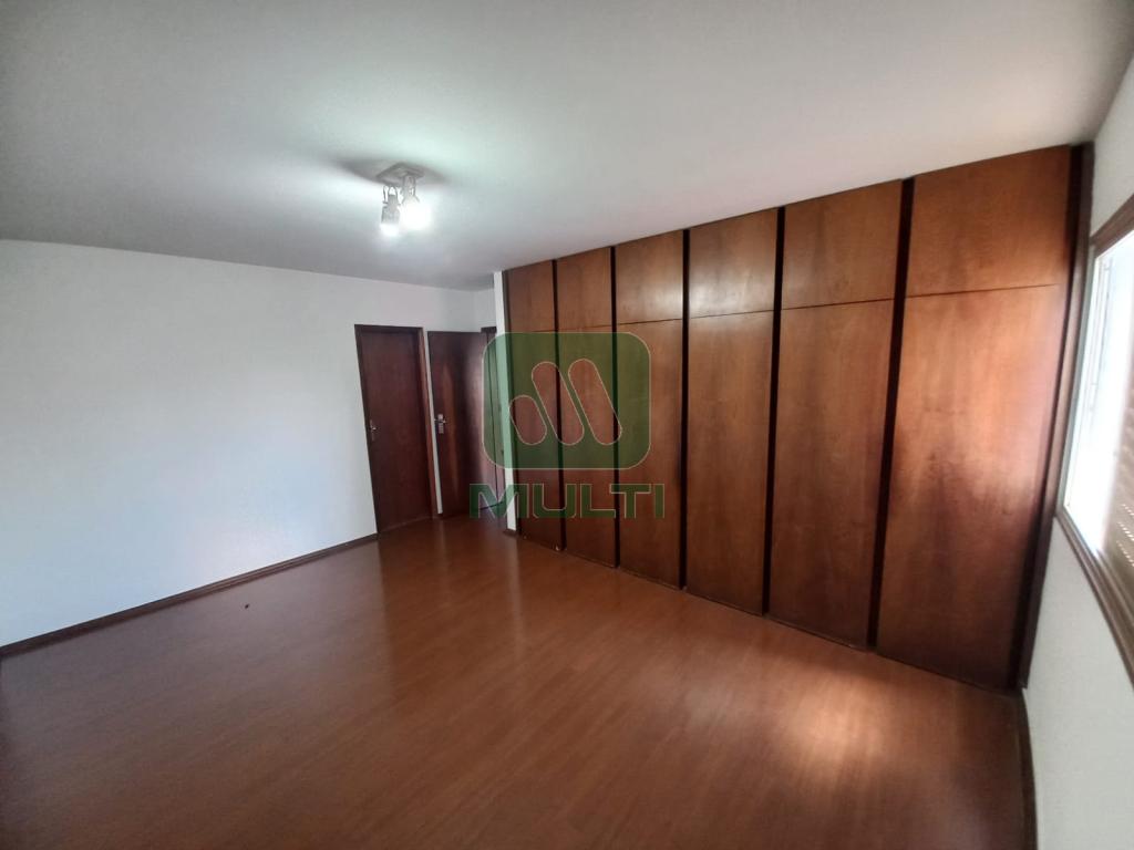 Apartamento à venda com 3 quartos, 227m² - Foto 14