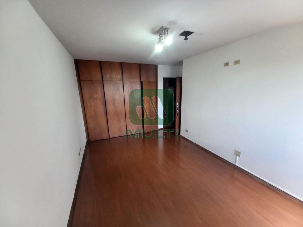 Apartamento à venda com 3 quartos, 227m² - Foto 15