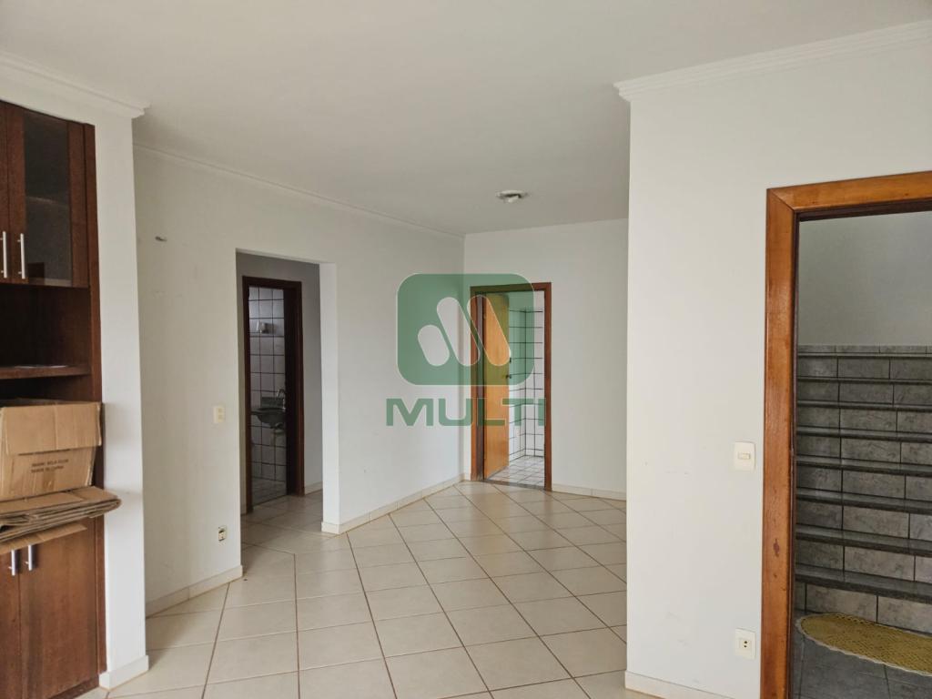 Apartamento à venda com 2 quartos, 79m² - Foto 2