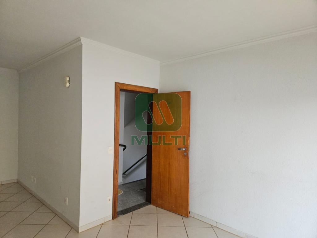 Apartamento à venda com 2 quartos, 79m² - Foto 3