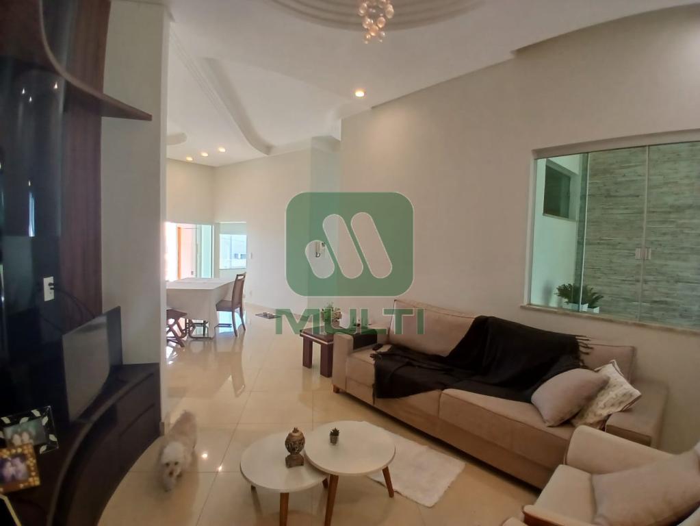 Casa à venda com 3 quartos, 370m² - Foto 1