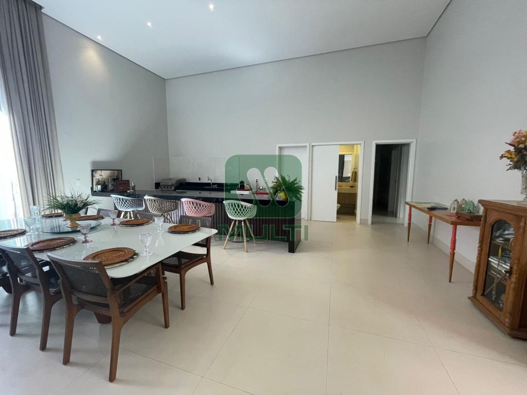 Casa de Condomínio à venda com 3 quartos, 240m² - Foto 2