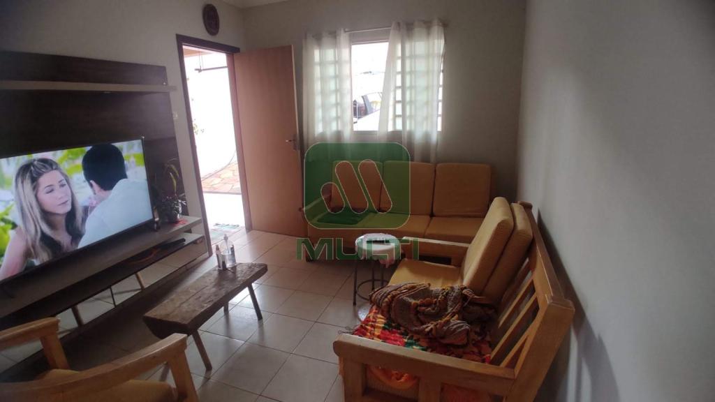 Casa à venda com 3 quartos, 180m² - Foto 1