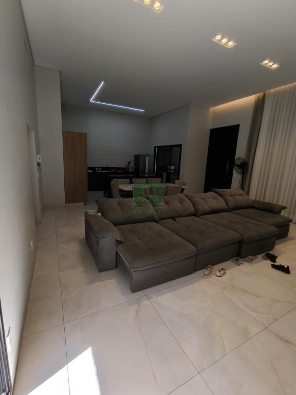 Casa à venda com 5 quartos, 198m² - Foto 2