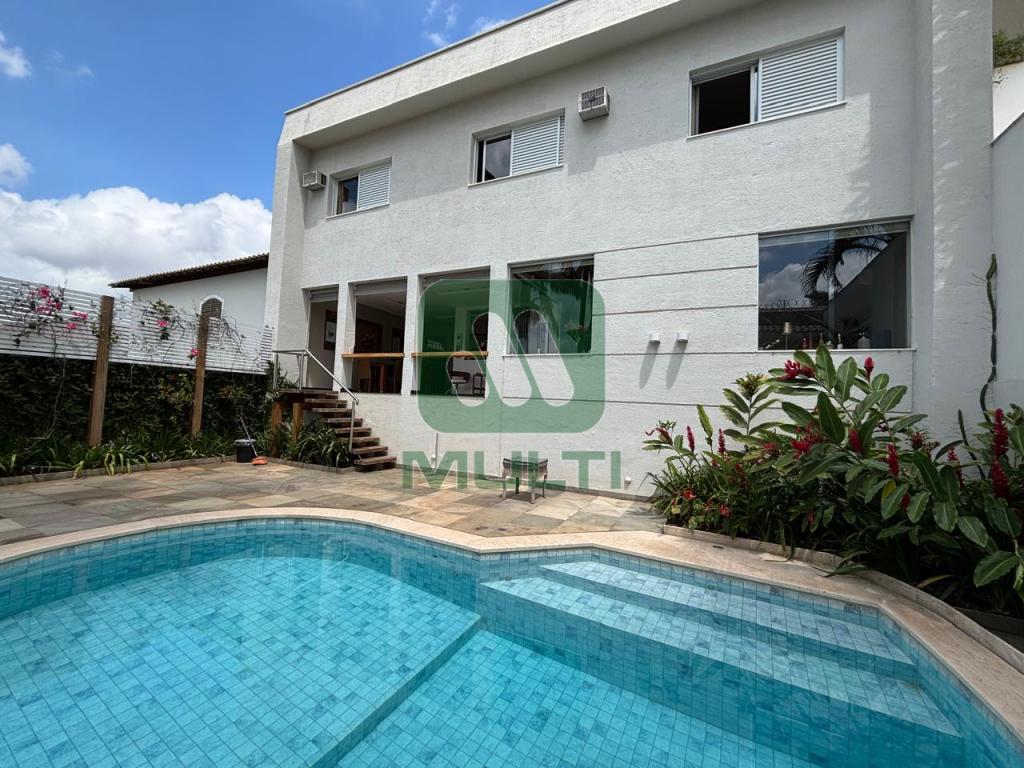 Casa à venda com 3 quartos, 346m² - Foto 1