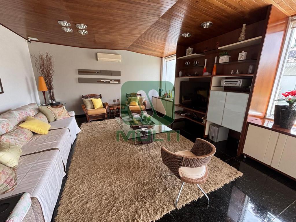 Casa à venda com 3 quartos, 346m² - Foto 2