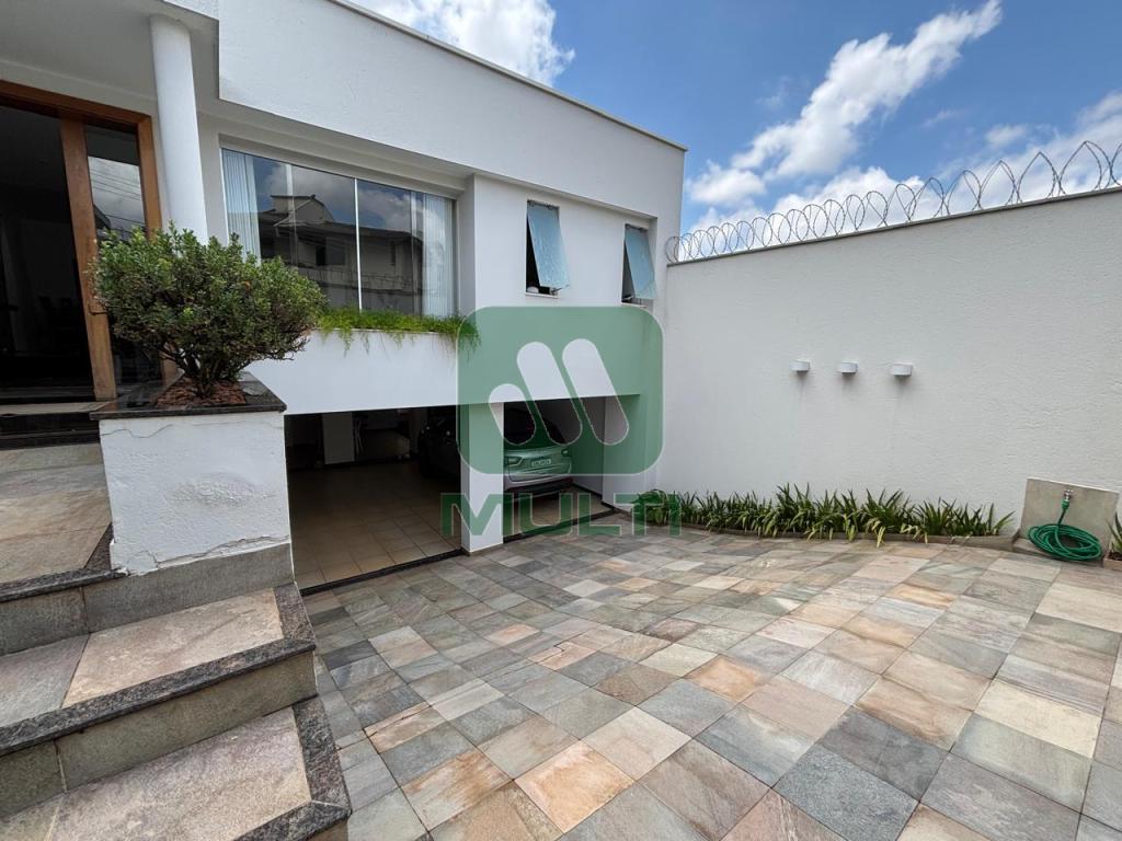 Casa à venda com 3 quartos, 346m² - Foto 15