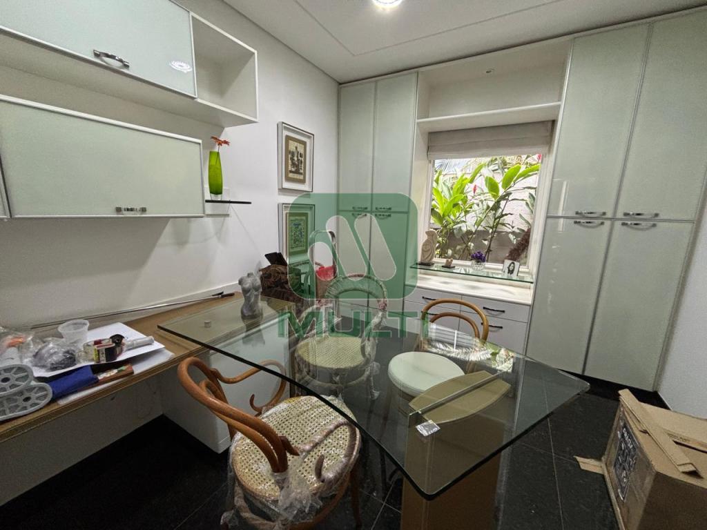 Casa à venda com 3 quartos, 346m² - Foto 18