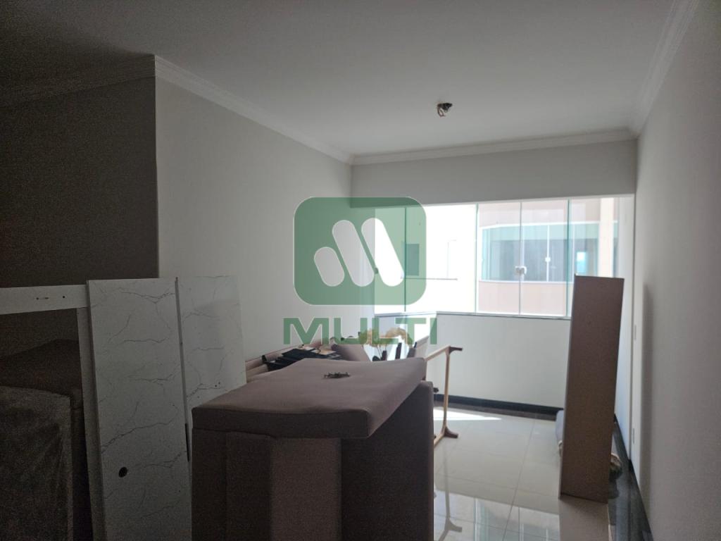 Apartamento à venda com 3 quartos, 77m² - Foto 1