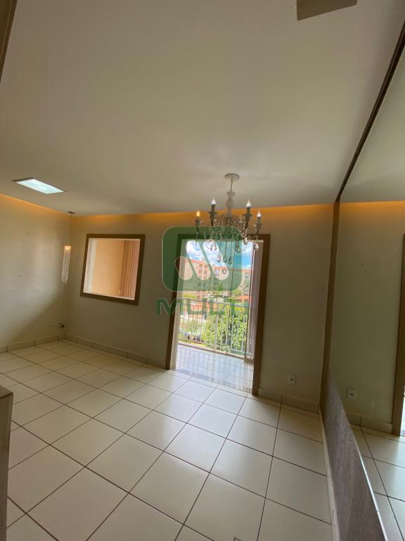 Apartamento à venda com 3 quartos, 70m² - Foto 2