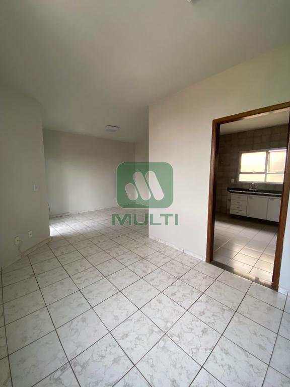 Apartamento à venda com 3 quartos, 104m² - Foto 2