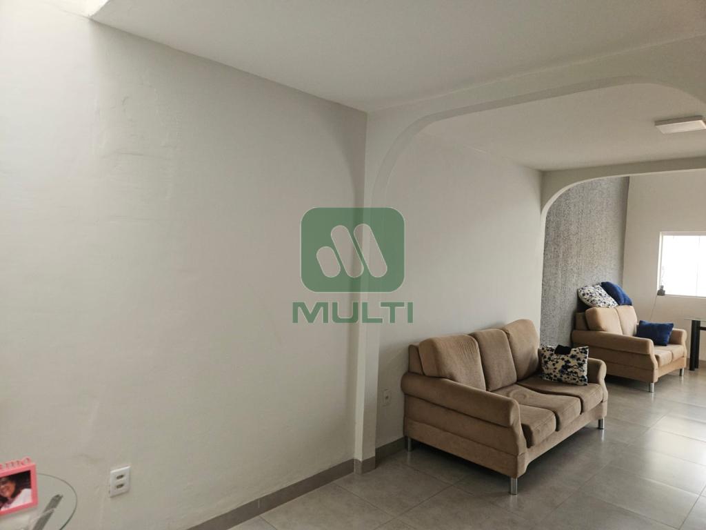 Casa à venda com 3 quartos, 190m² - Foto 2