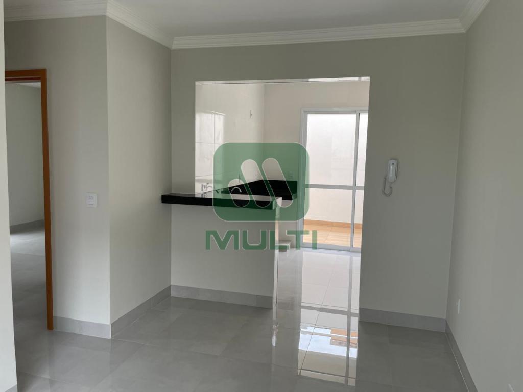 Apartamento à venda com 2 quartos, 66m² - Foto 3