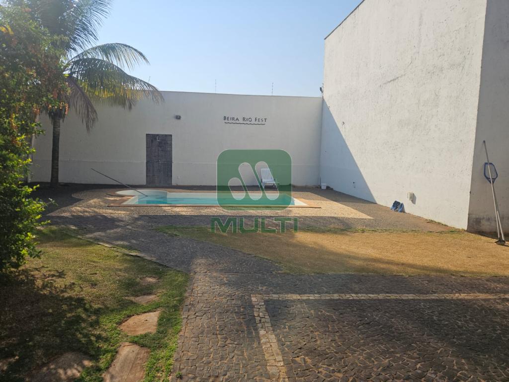 Casa à venda com 3 quartos, 480m² - Foto 2