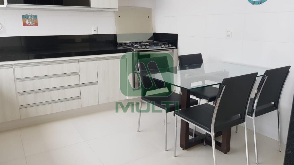 Casa à venda com 3 quartos, 200m² - Foto 10