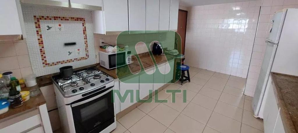 Apartamento à venda com 3 quartos, 170m² - Foto 7