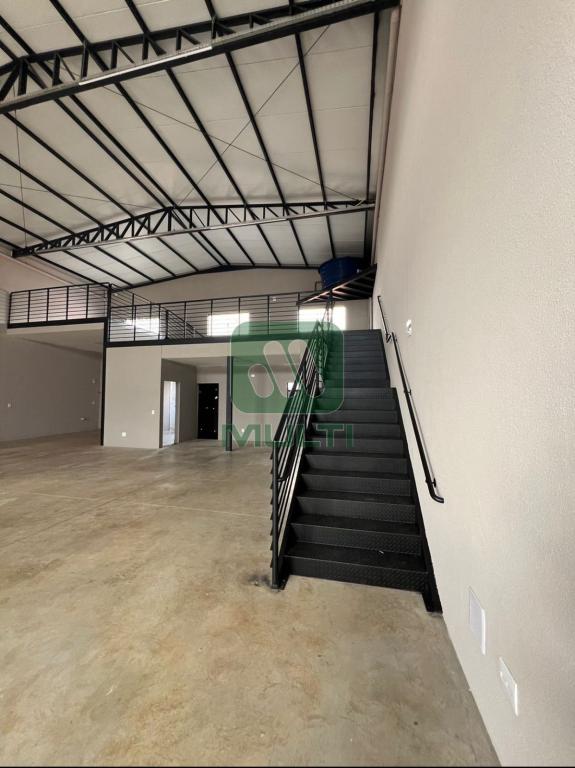 Casa à venda com 1 quarto, 360m² - Foto 2