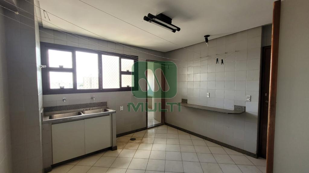 Apartamento à venda com 3 quartos, 280m² - Foto 4