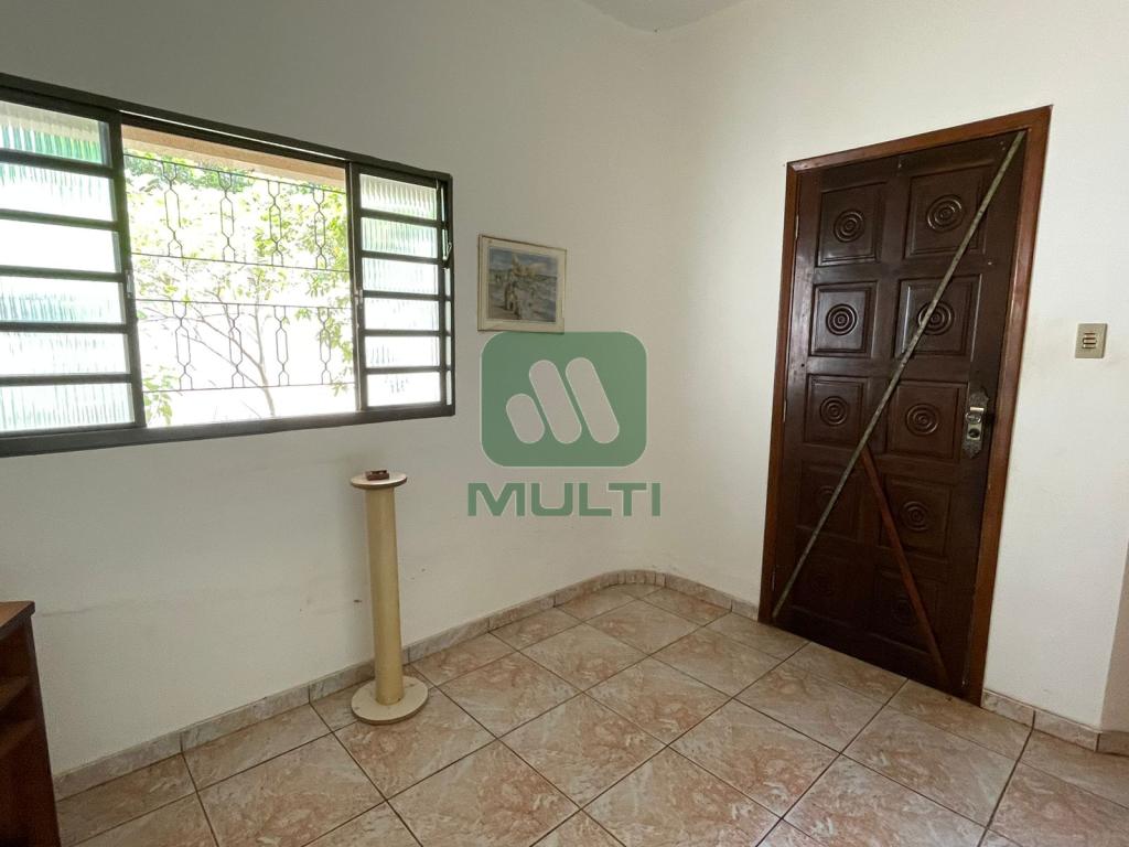 Casa à venda com 3 quartos, 1m² - Foto 2