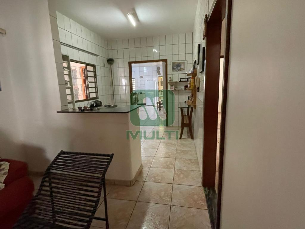 Casa à venda com 3 quartos, 1m² - Foto 3