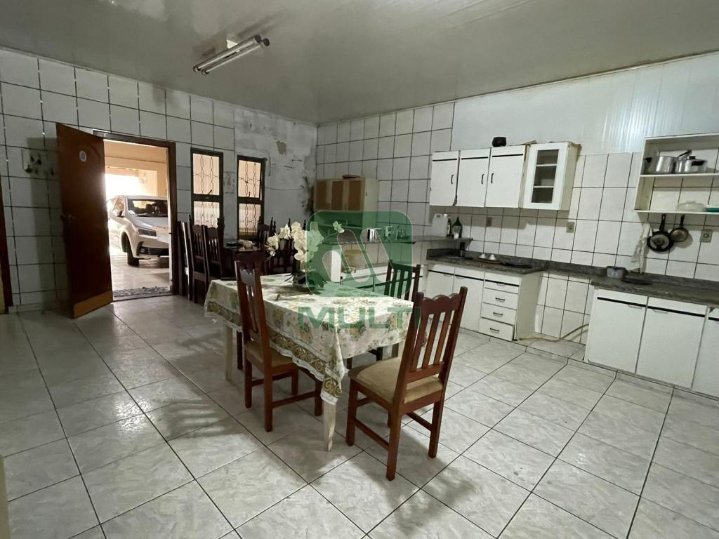 Casa à venda com 3 quartos, 1m² - Foto 4