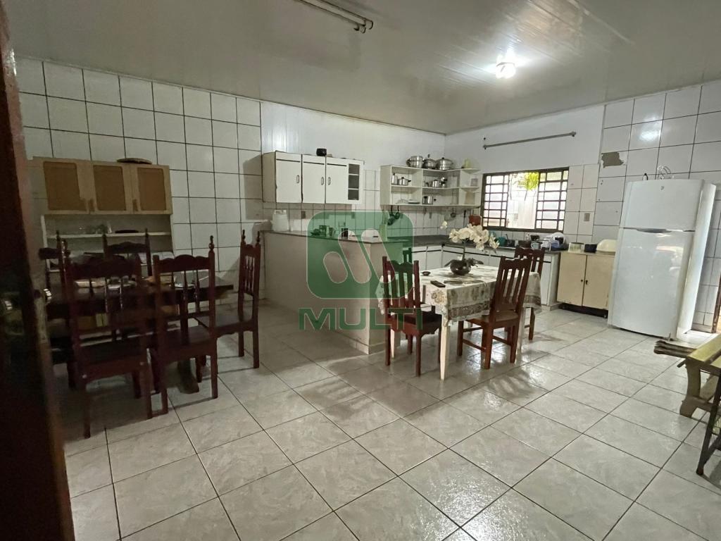 Casa à venda com 3 quartos, 1m² - Foto 5