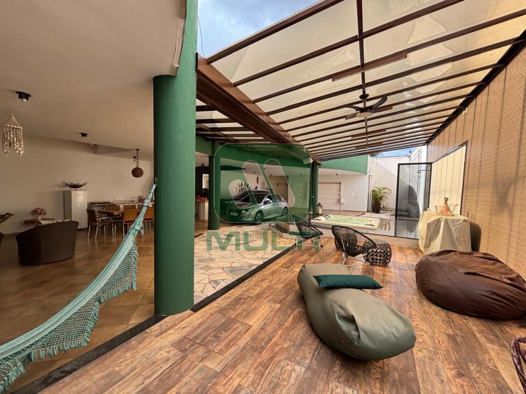 Casa à venda com 3 quartos, 367m² - Foto 4