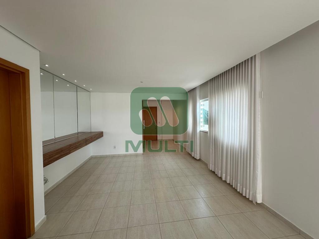 Apartamento à venda com 3 quartos, 114m² - Foto 2