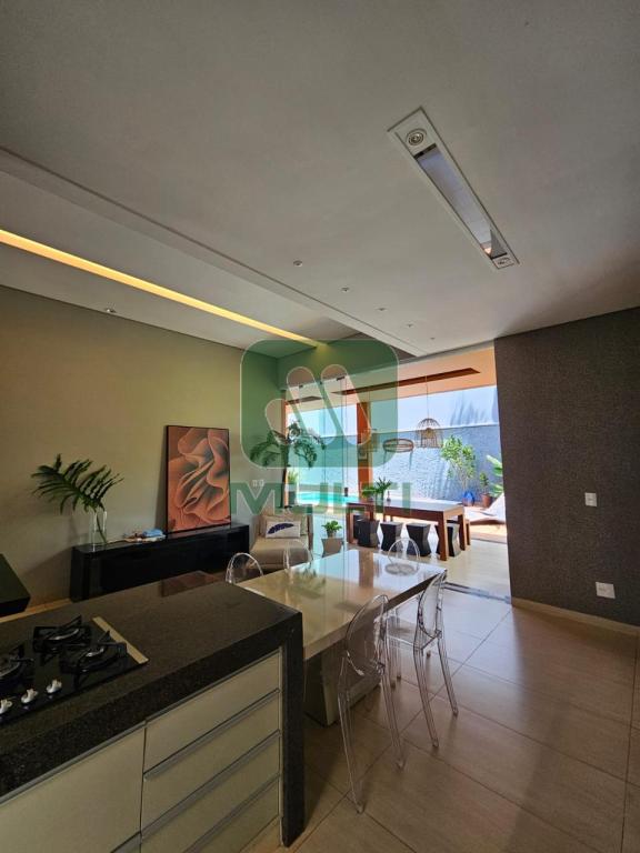 Casa de Condomínio à venda com 4 quartos, 225m² - Foto 9