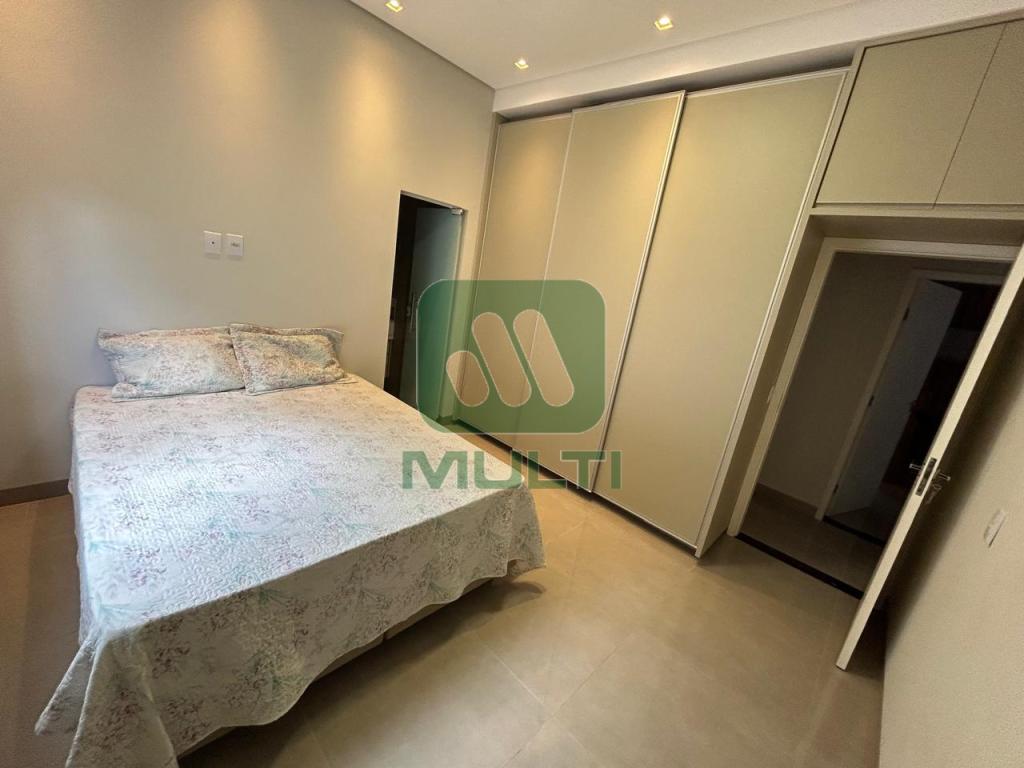 Casa à venda com 3 quartos, 251m² - Foto 30