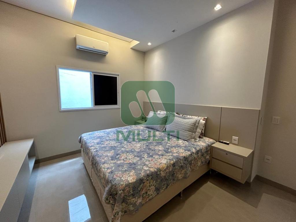 Casa à venda com 3 quartos, 251m² - Foto 40