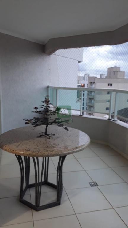 Apartamento à venda com 3 quartos, 156m² - Foto 3