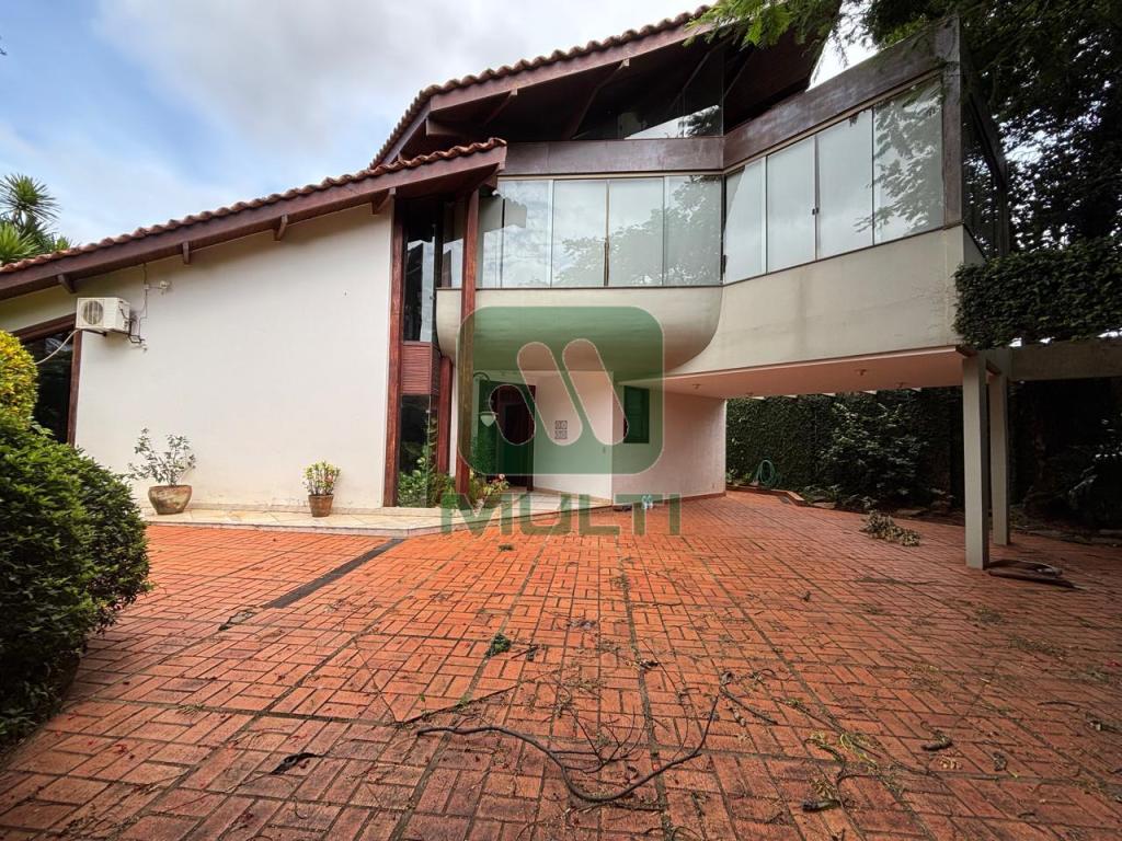 Casa à venda com 4 quartos, 533m² - Foto 1