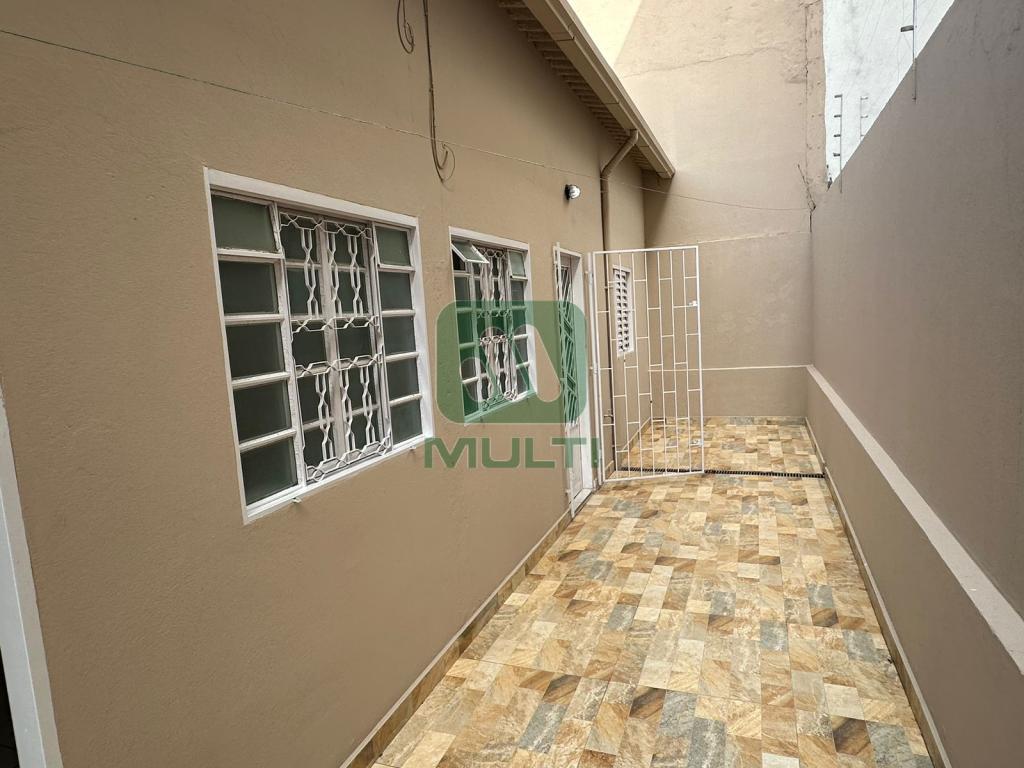 Casa à venda com 2 quartos, 70m² - Foto 13