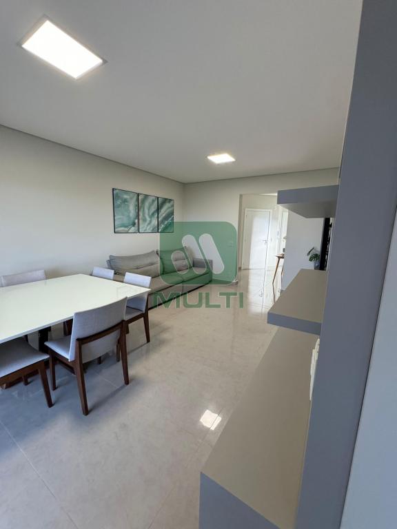 Apartamento à venda com 3 quartos, 110m² - Foto 3