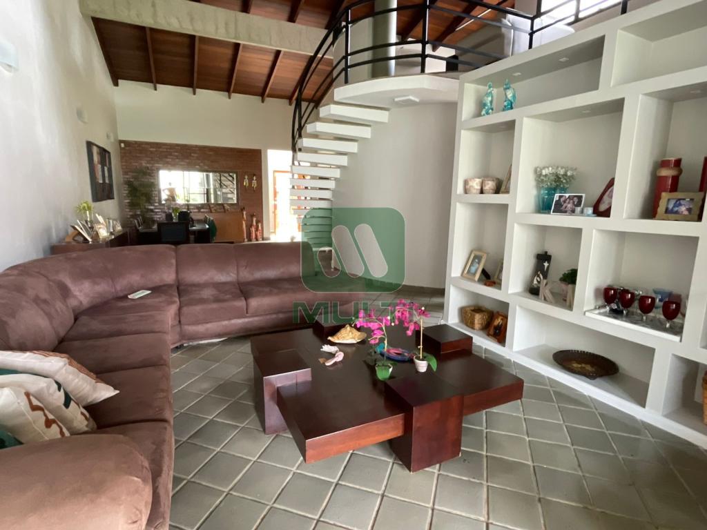 Casa à venda com 3 quartos, 342m² - Foto 3