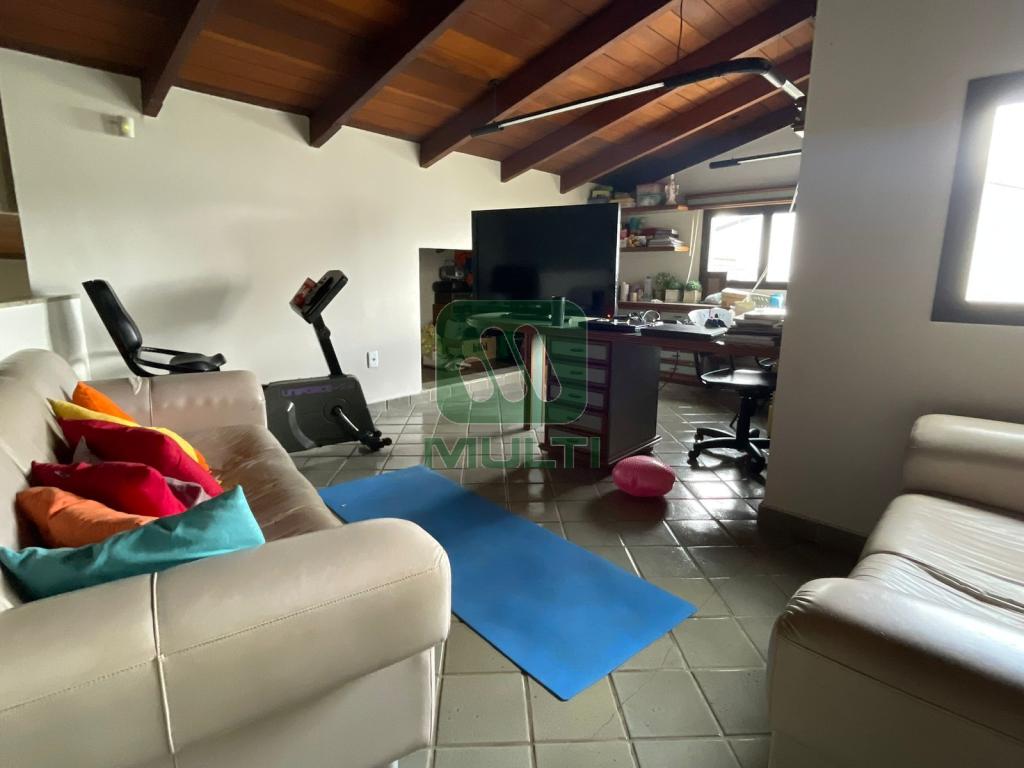 Casa à venda com 3 quartos, 342m² - Foto 10