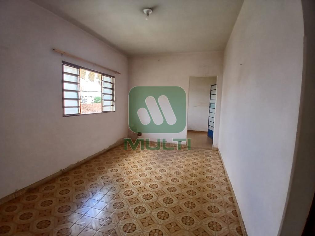 Casa à venda com 3 quartos, 270m² - Foto 2