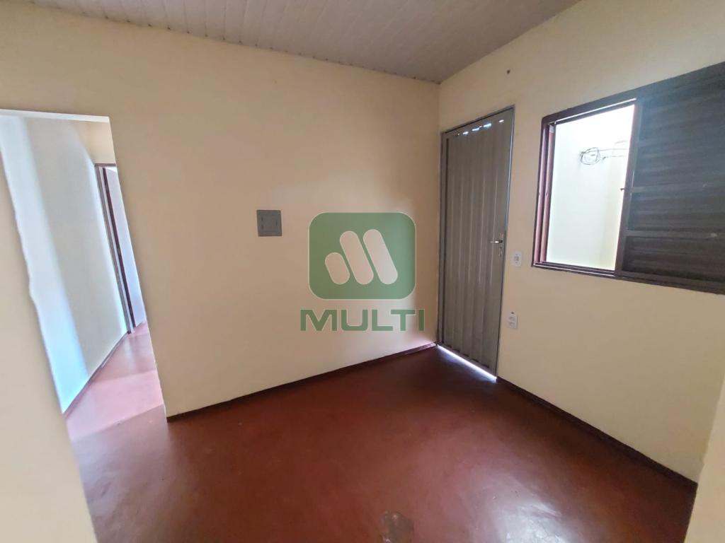 Casa à venda com 2 quartos, 184m² - Foto 1