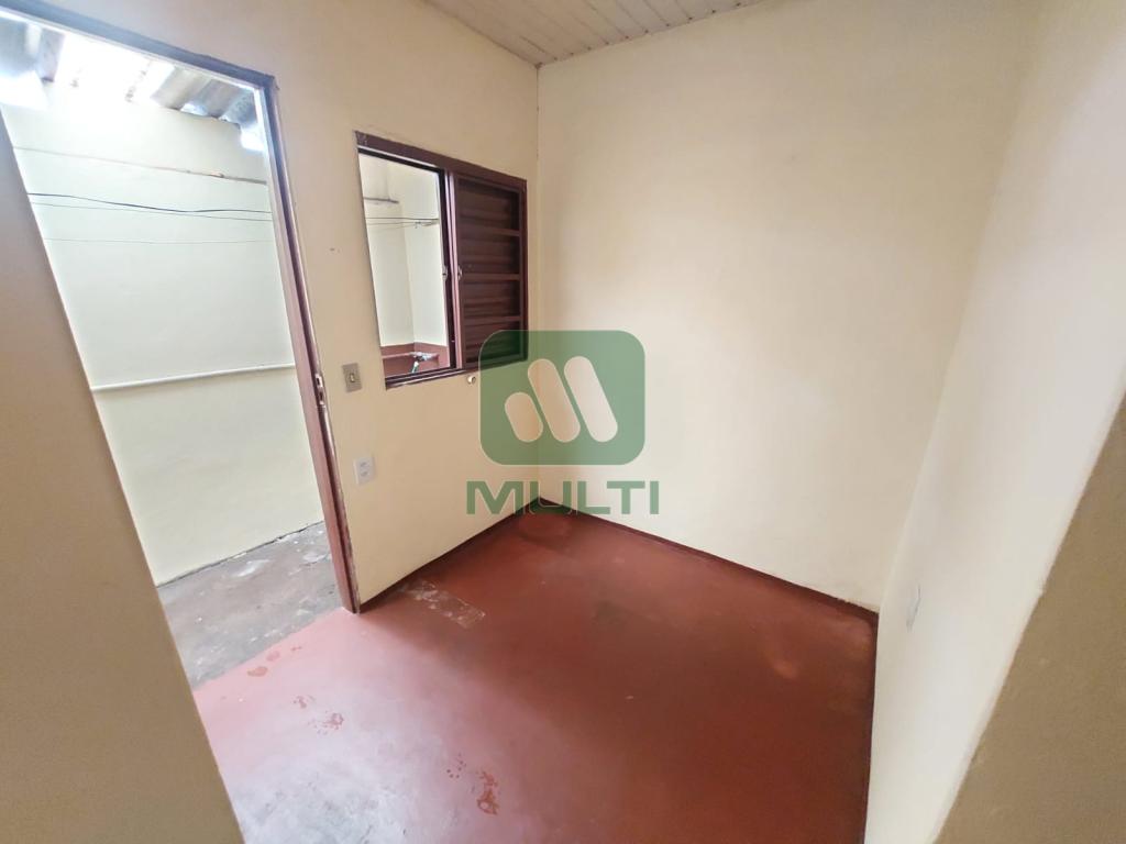 Casa à venda com 2 quartos, 184m² - Foto 2