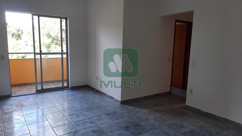 Apartamento à venda com 3 quartos, 77m² - Foto 1