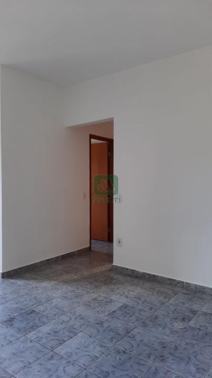 Apartamento à venda com 3 quartos, 77m² - Foto 3